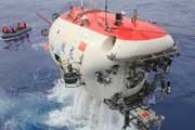 蛟龍?zhí)栞d人潛水器7000米級海試圓滿成功